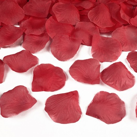 100 rote Blütenblätter